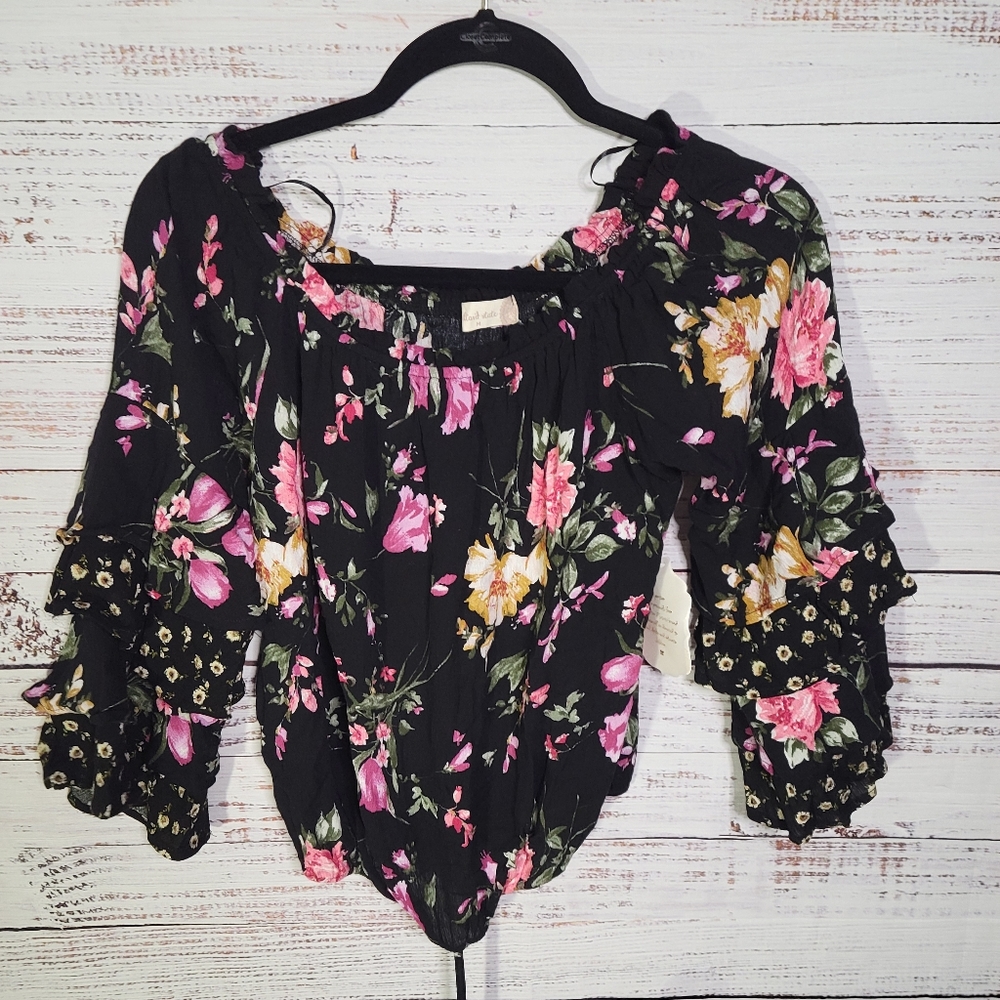 Altar'd state M NWTS BOHO FLORAL BLACK TOP